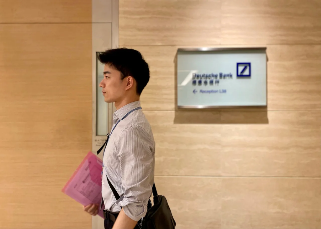 Sean im Gebäude der Deutschen Bank